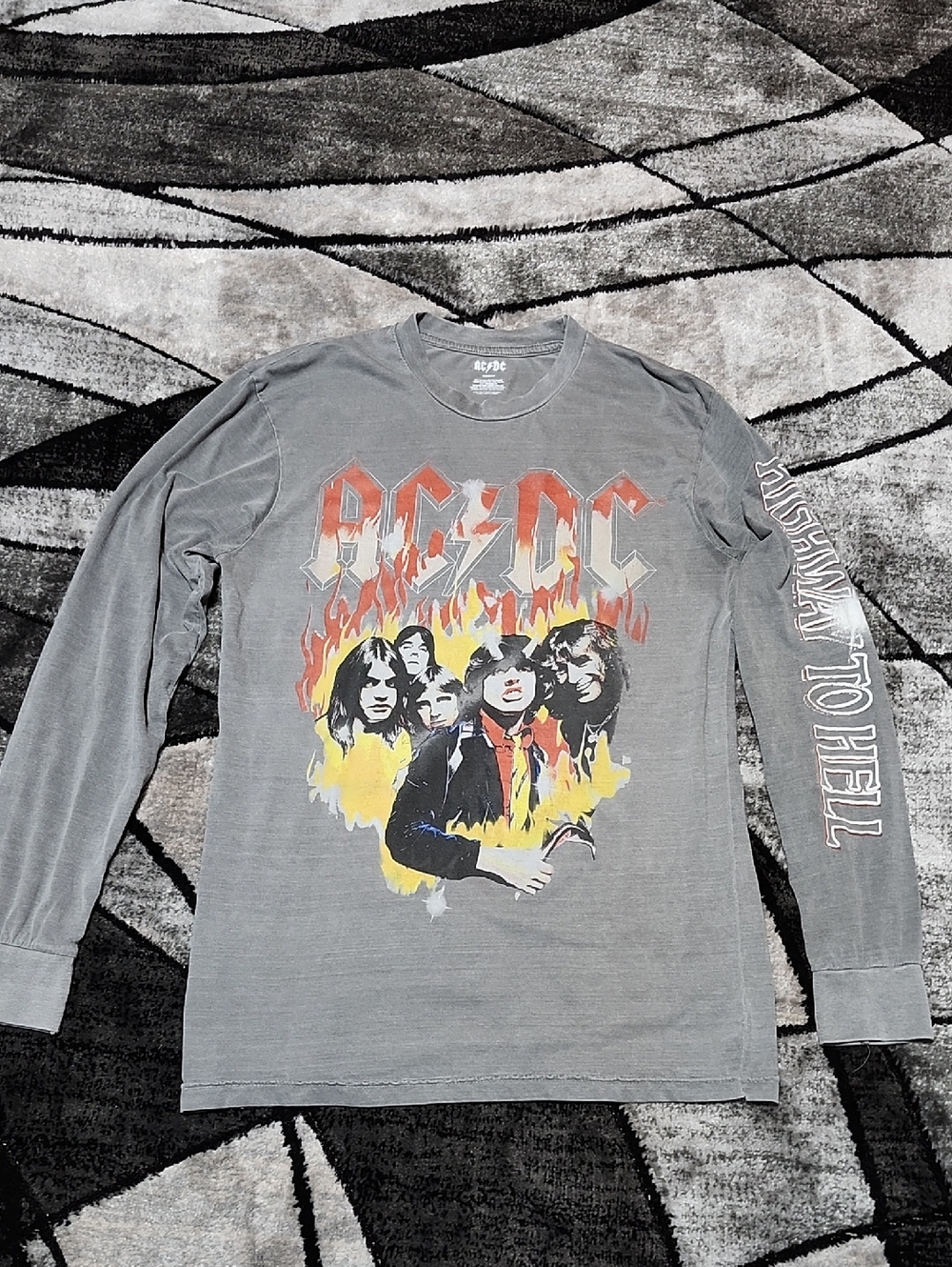 AC/DC "HIGHWAY TO HELL" GRAY GRAPHIC CREWNECK LONG-SLEEVE TEE-SHIRT